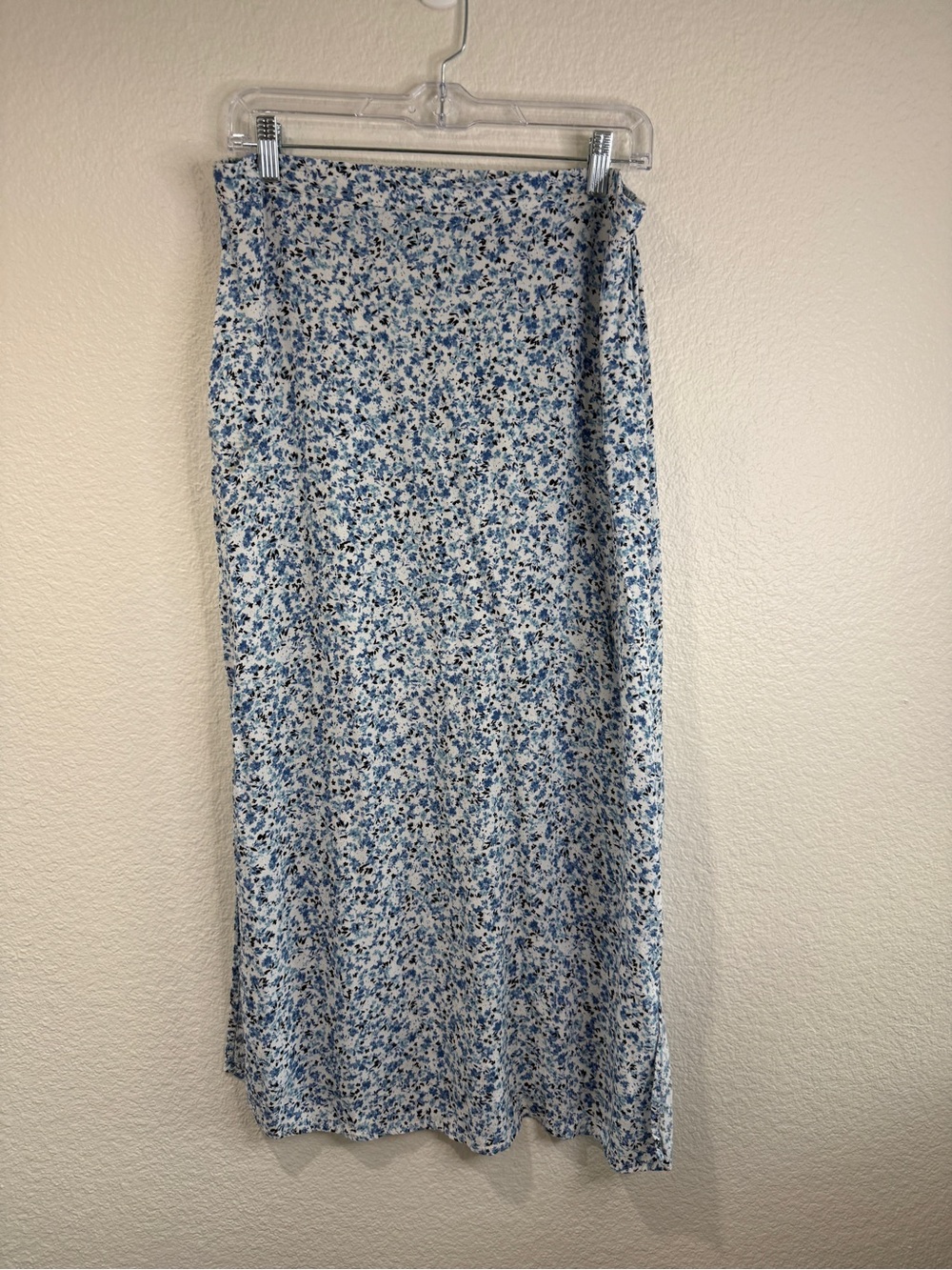 Blue and White Floral Elastic Waist Midi Skirt with Slits on Each Side